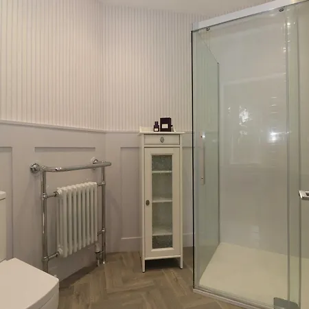 Redwood Rise At The Lairbeck Apartment