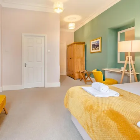 Redwood Rise At The Lairbeck Apartment *