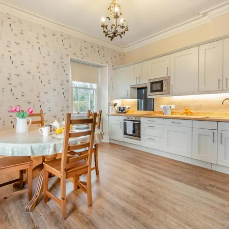 Apartment Redwood Rise At The Lairbeck *