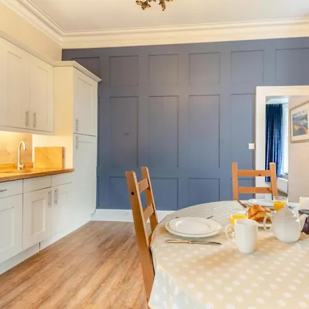 Redwood Rise At The Lairbeck Apartment